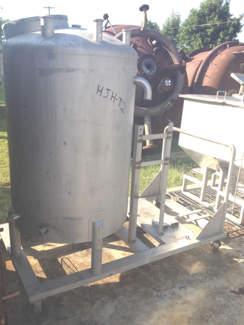 200 gallon Stainless Steel Tank.  3'dia. x 4' T/T.  Dish top and Slope bottom. Has several openings including 2